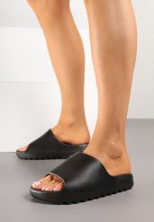 Czarne Klapki w Klasycznym Stylu Ellirene. Czarne klapki damskie Born2be, bez wzorów, klasyczne, bez obcasa. Za 44.99 zł.