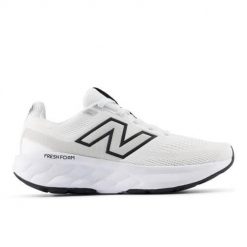 Buty do biegania damskie New Balance Fresh Foam 520 V9. Białe obuwie sportowe damskie New Balance, bez wzorów, z materiału, do biegania. Za 484.00 zł.
