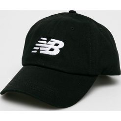 New Balance - Czapka. Czarne czapki i kapelusze męskie New Balance, bez wzorów, z bawełny. W wyprzedaży za 69.90 zł.