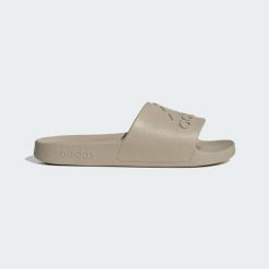 Klapki adilette Aqua. Brązowe klapki męskie Adidas, z materiału, klasyczne. Za 99.95 zł.