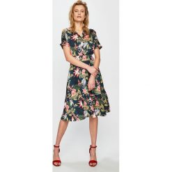 Answear - Sukienka. Sukienki damskie marki ANSWEAR. Za 169.90 zł.