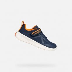 Sneakersy dla chłopców Geox Foot-Run. Brązowe trampki i tenisówki chłopięce Geox, bez wzorów, z materiału, sportowe, bez zapięcia. Za 268.00 zł.