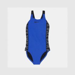 Dziecięce strój kąpielowy SWIMSUIT GIRLS LOGO TAPE FASTBACK HYPER ROYAL. Niebieskie stroje kąpielowe dla dziewczynek Nike, bez wzorów, z elastanu. Za 162.00 zł.