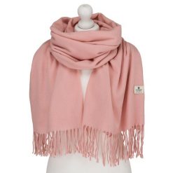 Duży szal damski w różowym kolorze, ozdobiony frędzlami - Peterson. Czerwone szaliki i chusty damskie Peterson, na jesień, bez wzorów, eleganckie. Za 54.99 zł.