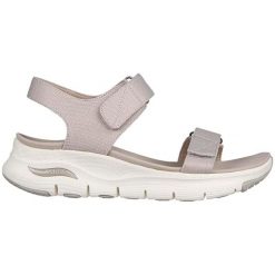 Buty Kobieta Skechers Arch Fit Touristy czarny. Czarne klapki damskie Skechers, bez wzorów, bez obcasa. Za 249.99 zł.