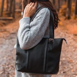 Torebka skórzana elegancka DAN-A T251 czarna. Czarne torebki do ręki damskie DAN-A, bez wzorów, ze skóry, eleganckie, duże, bez dodatków. Za 349.99 zł.
