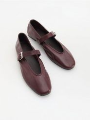 Baleriny ze skóry owczej - bordowy. Czerwone baleriny damskie Reserved, bez wzorów, ze skóry, bez obcasa. Za 169.99 zł.