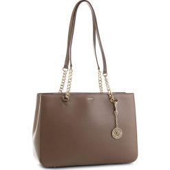 Torebka DKNY - R74A3008 Desert DES. Torebki do ręki damskie marki DKNY. W wyprzedaży za 839.00 zł.