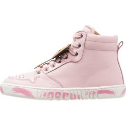 MOSCHINO Tenisówki i Trampki wysokie rosa/bianco. Buty sportowe dziewczęce marki MOSCHINO. W wyprzedaży za 855.20 zł.