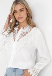 Biała Koszula z Koronką i Sargaia. Białe bluzki damskie Born2be, m, bez wzorów, z koronki, eleganckie, bez kołnierzyka, bez ramiączek. Za 159.99 zł.