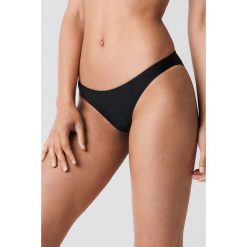 NA-KD Swimwear Dół bikini z marszczeniem - Black. Bikini damskie marki NA-KD Swimwear. Za 52.95 zł.