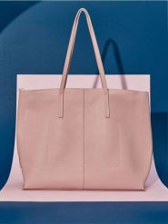 Torebka - różowy. Czerwone torebki do ręki damskie Sinsay, bez wzorów, duże, bez dodatków. Za 22.99 zł.