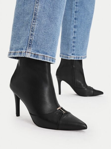 MEXX Botki EO-CD24-204H-4 Czarny. Czarne botki damskie Mexx, bez obcasa, na szpilce, bez zapięcia. Za 449.99 zł.