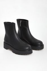 Botki damskie skórzane DKNY. Botki damskie DKNY, bez obcasa, bez zapięcia. Za 899.00 zł.