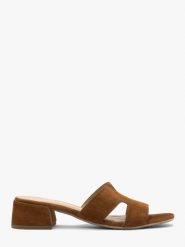Jasnobrązowe klapki damskie na niewielkim obcasie DONNA. Klapki damskie Ryłko, bez wzorów, z materiału, eleganckie, bez obcasa, na obcasie. Za 279.99 zł.