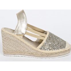 Marco Tozzi - Espadryle. Klapki damskie Marco Tozzi. W wyprzedaży za 119.90 zł.