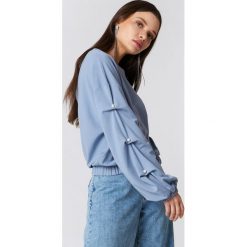 NA-KD Sweter z perłami na rękawach - Blue. Swetry damskie marki NA-KD. W wyprzedaży za 64.78 zł.