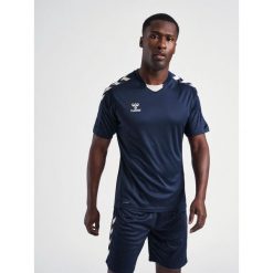 Koszulka piłkarska z krótkim rękawem męska Hummel Core XK Poly Jersey S/S. Niebieskie koszulki sportowe męskie Hummel, l, bez wzorów, z jersey, bez kołnierzyka, bez ramiączek, do piłki nożnej. Za 128.00 zł.