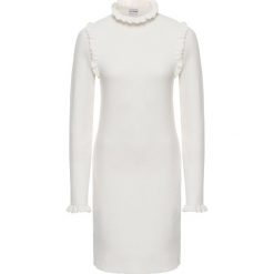 Sukienka dzianinowa bonprix biel wełny. Białe sukienki damskie bonprix, z dzianiny, eleganckie, ze stójką. Za 119.99 zł.