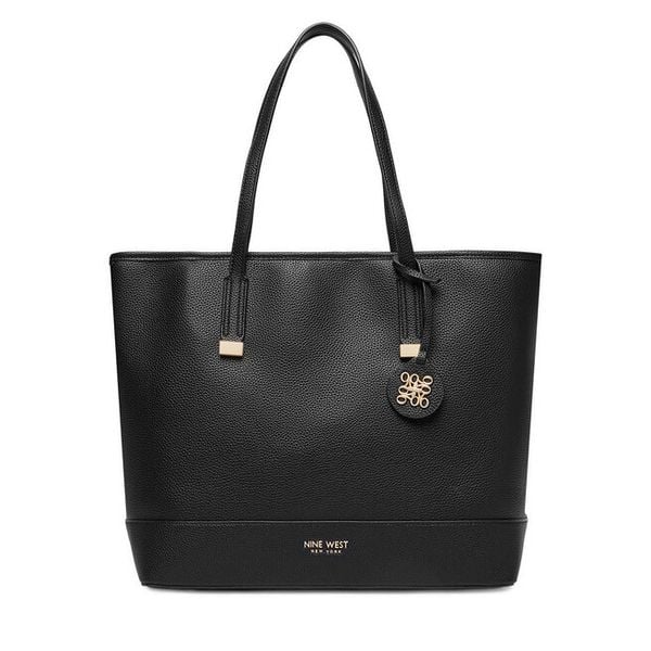 Torebka Nine West. Czarne torebki do ręki damskie Nine West, bez wzorów, bez dodatków. Za 151.99 zł.