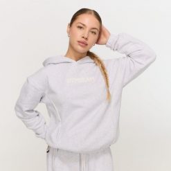 Bluza damska fitness z kapturem szara Varsity. Szare bluzy damskie GYMBEAM, l, bez wzorów, z materiału, z kapturem, na fitness i siłownię. Za 139.90 zł.