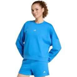 Bluza damska adidas Essentials Small Logo Feelcozy. Niebieskie bluzy sportowe damskie Adidas, xl, bez wzorów, z dzianiny, bez kaptura. Za 153.99 zł.