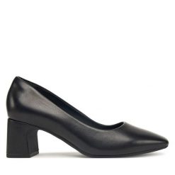 Czółenka Clarks. Czarne czółenka damskie Clarks, bez wzorów, bez obcasa, bez zapięcia. Za 349.99 zł.