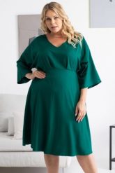 Sukienka wizytowa odcinana pod biustem TYCJANA butelkowa zieleń PROMOCJA. Zielone sukienki damskie KARKO, na randkę, na lato, plus size, bez wzorów, z elastanu, eleganckie, bez kołnierzyka, plus size, bez ramiączek, maxi, kopertowe. Za 89.50 zł.