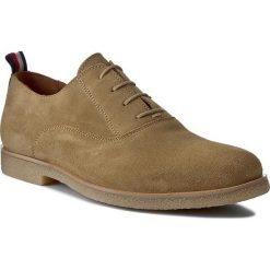 Półbuty TOMMY HILFIGER - William 1B FM0FM00966 Cashmere 049. Brązowe półbuty na co dzień męskie marki Tommy Hilfiger, ze skóry. W wyprzedaży za 339.00 zł.