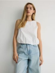 Bluzka typu bombka - biały. Białe bluzki damskie Reserved, l, bez wzorów, z bawełny, bez kołnierzyka, bez ramiączek. W wyprzedaży za 49.99 zł.