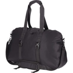 Torba sportowa TPU101 - głęboka czerń. Torby sportowe męskie 4f, bez wzorów. W wyprzedaży za 79.99 zł.