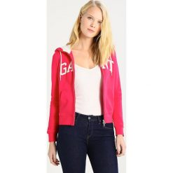 GANT FULL ZIP HOODIE Bluza rozpinana rose red. Bluzy damskie marki GANT. W wyprzedaży za 377.40 zł.