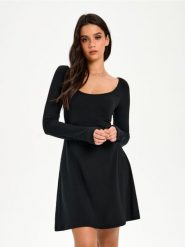 Sukienka mini z długim rękawem - czarny. Czarne sukienki damskie Sinsay, l, bez wzorów, bez kołnierzyka, bez ramiączek, mini. Za 29.99 zł.