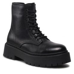 Trzewiki DeeZee. Czarne botki damskie DeeZee, bez obcasa, na płaskiej podeszwie, bez zapięcia. Za 179.99 zł.