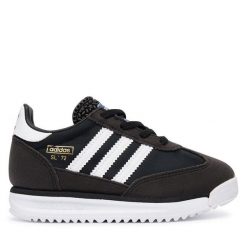 Sneakersy adidas. Czarne trampki i tenisówki chłopięce Adidas, bez wzorów, bez zapięcia. Za 179.99 zł.