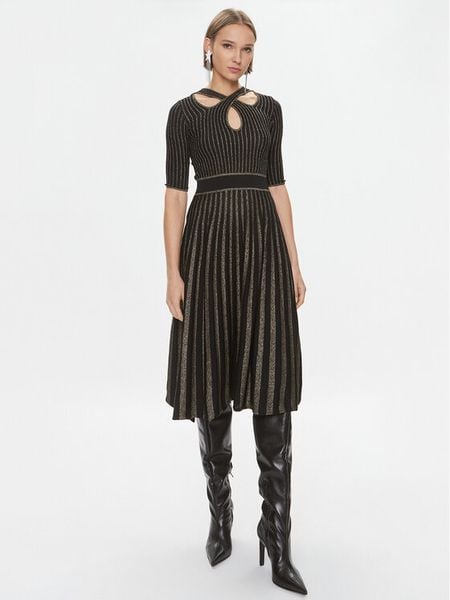 Pinko Sukienka codzienna Bitter 100413 A0L0 Czarny Regular Fit. Czarne sukienki damskie Pinko, na co dzień, l, bez wzorów, z syntetyku, bez kołnierzyka, bez ramiączek, proste. Za 719.00 zł.