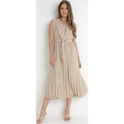 Beżowa Sukienka Ymir. Brązowe sukienki damskie Born2be, na imprezę, bez wzorów, z materiału, eleganckie, bez kołnierzyka, bez ramiączek, maxi, kopertowe. Za 69.99 zł.