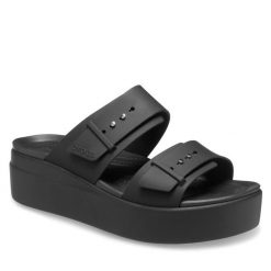 Klapki Crocs. Czarne klapki damskie Crocs, bez wzorów, bez obcasa. Za 189.99 zł.