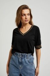 Bluzka z dekoltem w serek czarna. Czarne bluzki damskie MOODO, s, bez wzorów, z bawełny, bez kołnierzyka. W wyprzedaży za 39.99 zł.