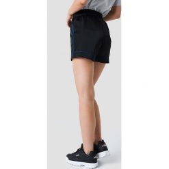 NA-KD Szorty z wysokim stanem - Black. Szorty damskie marki NA-KD. Za 141.95 zł.