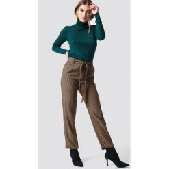 MANGO Spodnie Harp - Brown. Spodnie materiałowe damskie marki Mango. Za 141.95 zł.