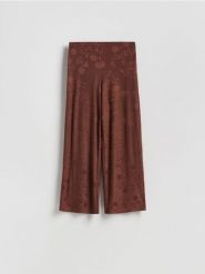 Spodnie z wiskozą - ciemnobrązowy. Brązowe spodnie materiałowe damskie Reserved, l, bez wzorów, z dzianiny. Za 109.99 zł.