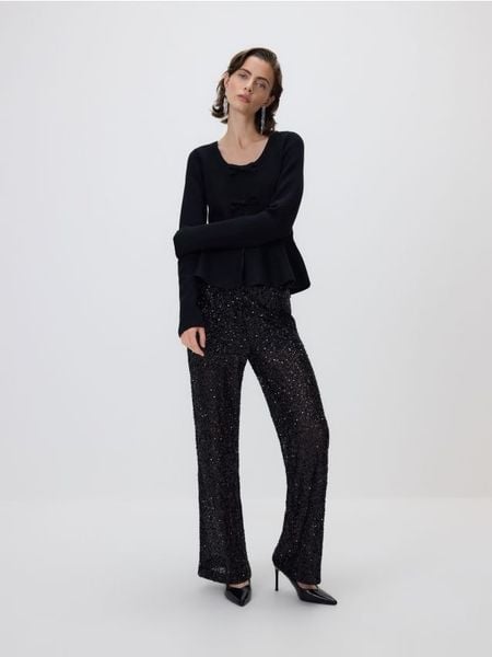 Sweter z kokardkami - czarny. Czarne swetry damskie Reserved, l, bez wzorów, z dzianiny, bez kołnierzyka, bez ramiączek, bez kaptura. Za 119.99 zł.