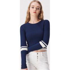 Krótki sweter w prążki - Granatowy. Swetry damskie Sinsay. Za 39.99 zł.
