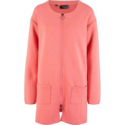 Bluza rozpinana w strukturalny wzór w poziomy prążek bonprix dymny koralowy. Czerwone bluzy damskie bonprix, bez wzorów, bez kaptura. Za 79.99 zł.