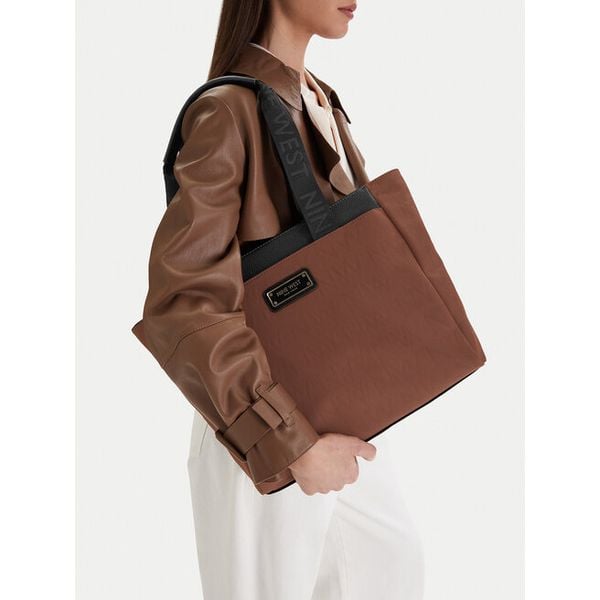 Torebka Nine West. Brązowe torebki do ręki damskie Nine West, bez wzorów, bez dodatków. Za 156.99 zł.
