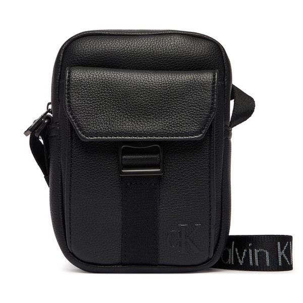 Saszetka Calvin Klein. Czarne saszetki męskie Calvin Klein, młodzieżowe, małe. Za 199.99 zł.