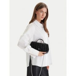 Torebka Calvin Klein. Czarne torebki do ręki damskie Calvin Klein, bez wzorów, wizytowe, bez dodatków. Za 649.99 zł.