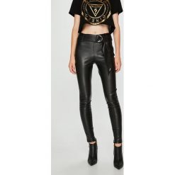 Guess Jeans - Spodnie Eve. Jeansy damskie marki Guess Jeans. W wyprzedaży za 299.90 zł.