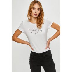Mustang - Top. Szare topy damskie Mustang, z nadrukiem, z bawełny, z okrągłym kołnierzem, z krótkim rękawem. W wyprzedaży za 49.90 zł.